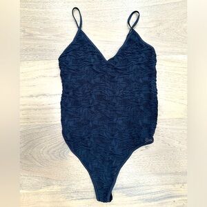 NWT: NIKIBIKI LACE BODYSUIT O/S